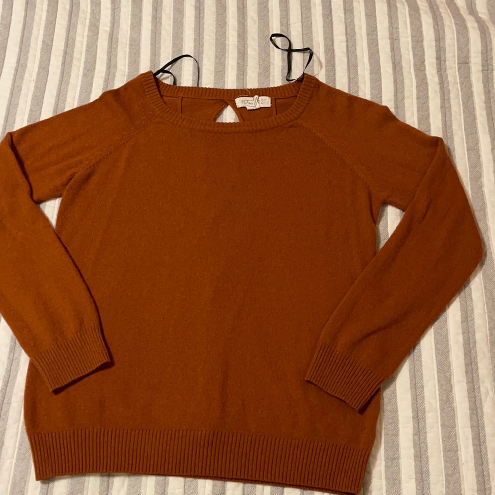 Sweater/ cross open at back